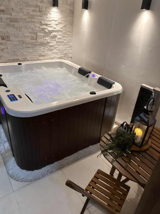 Private Jacuzzi Suite